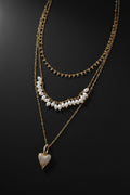 Collier Doré avec Perles Blanches – Élégance Intemporelle