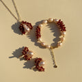 Parure Ruby & Perles – Collier, bracelet et boucles d’oreilles en perles précieuses