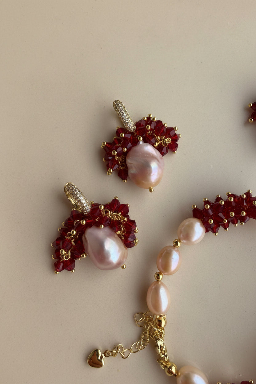 Parure Ruby & Perles – Collier, bracelet et boucles d’oreilles en perles précieuses
