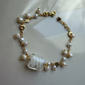 Bracelet blanc, symbole d'élégance et de pureté