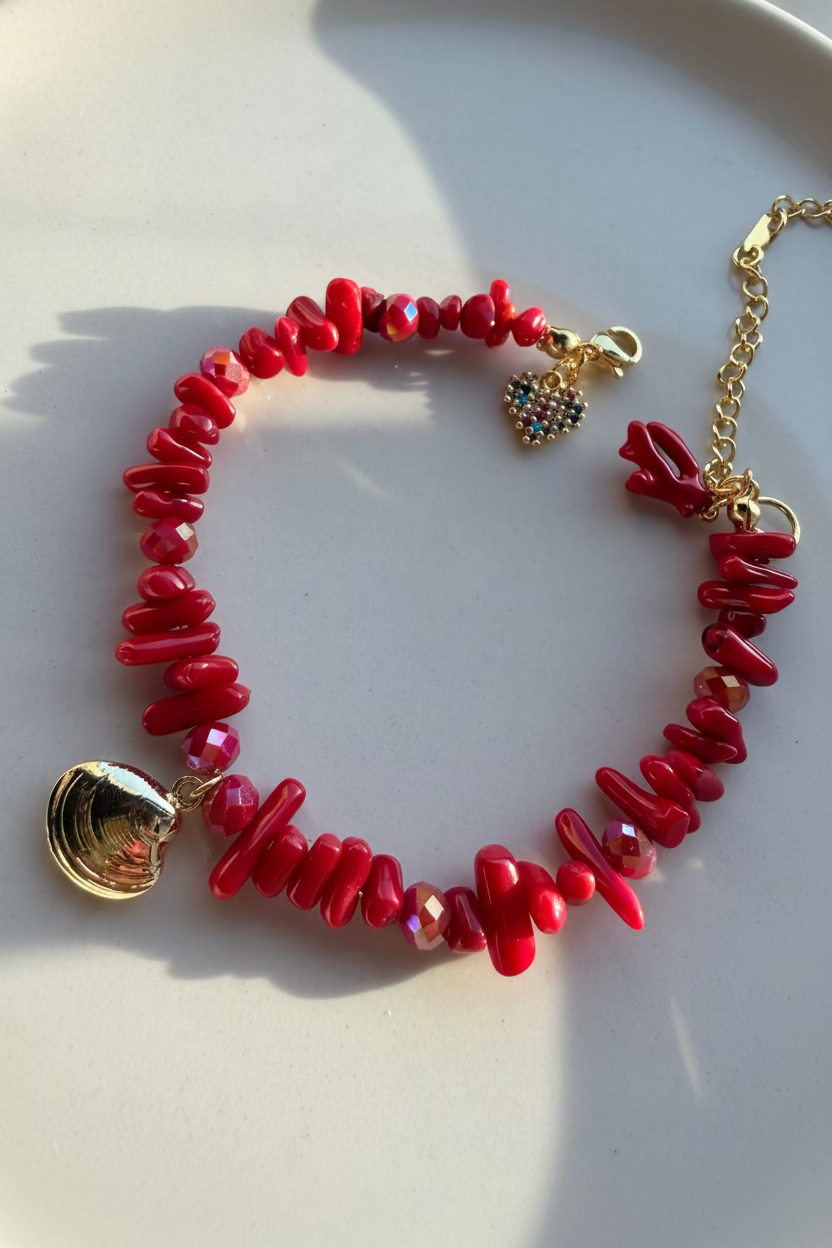 Bracelet Rouge Corail avec Motifs  Coquillages et Coeur – Charme Estival et Romantique