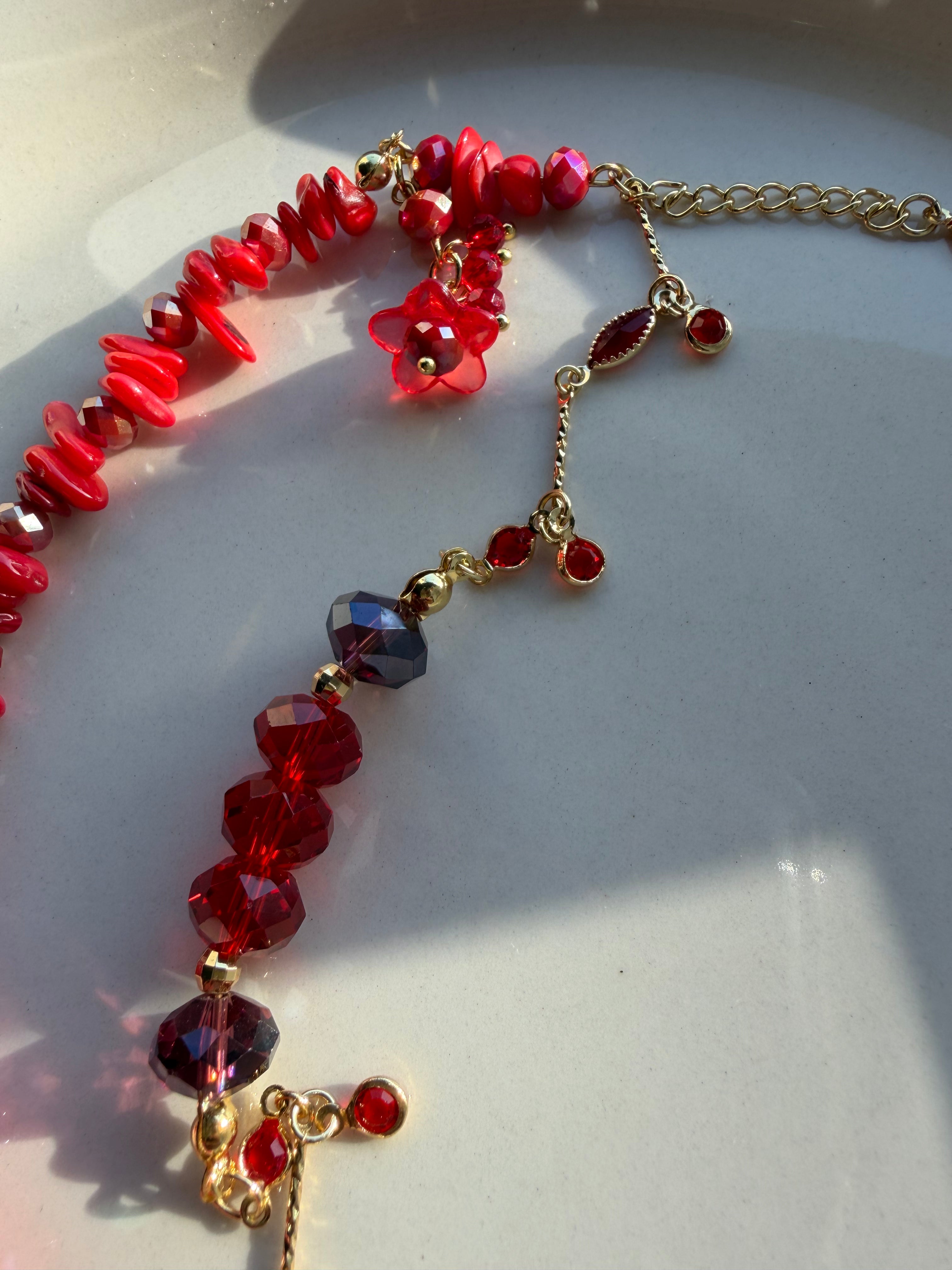 Bracelet Rouge en Pierres et Cristaux – Élégance Intense et Style Raffiné
