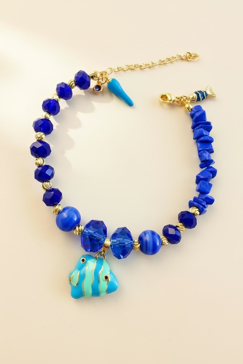 Bracelet bleu avec Motif Poisson – Élégance et Porte-Bonheur